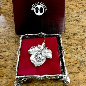 Arthur Court | Grape Leaf Cocktail Napkin Holder